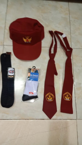 Perlengkapan Sekolah SD: Topi & Dasi SD Panjang Model Prepet, Sabuk SD, Kaos Kaki SD, dan Seragam Sekolah SD