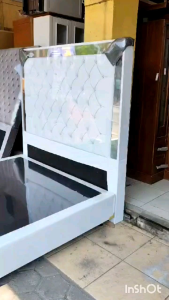 Dipan Plus Sandaran Ranjang Tempat Tidur Kaca