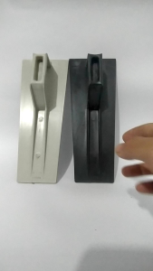 Raskam Bangunan Plesteran Roskam Tebal Warna Hitam dan Putih