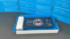 Pin sạc dự phòng không dây Momax IP100 hít từ tính dung lượng 10000mah thiết kế trong suốt PD 20w