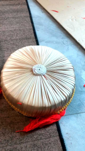 Nón lá nón quai thao cho bé mặc yếm trang phục truyền thống