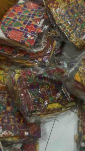 Tas Pakistan ukuran 35x22CM dengan bordir warna-warni dan tulisan "Saudi Arabia" di bagian depan. Cocok untuk wanita sebagai tas tote.