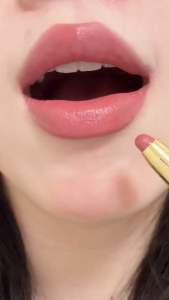 Out Of Office 双头纤雕阴影/立体唇线笔 | OOO Dual-Ended Sculpting Lip Liner – Long-Lasting Matte & Smudge-Proof