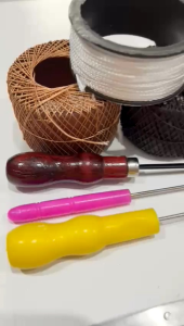 Paket Sol Sepatu - Benang Sol warna hitam Putih Cokelat + Jarum Sol Paten + Jarum Penusuk + Penyayat + Lem + Gunting