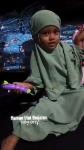 MAINAN ANAK ULAT BERGERAK / ULAT BERJALAN LUCU TANPA BATERAI