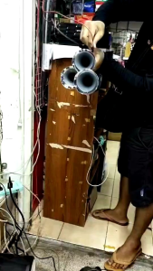 แตรลมไฟฟ้า 4ปาก ใช้ไฟรถ 24 v แบบไม่ต้องใช้ถังลม อุปกรณ์พร้อมติดตั้ง ครบชุด