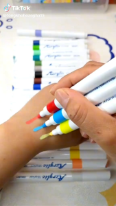 Bộ Bút Màu Acrylic Marker 12 Màu Sắc Cho Bé Tô Màu