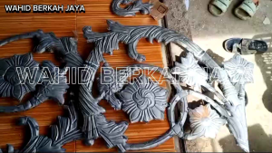 ornamen plat besi mahkota klasik dua sisi 60x70cm dua muka aksesoris pagar besi