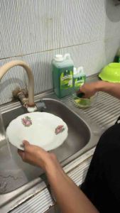 Sabun Cuci Piring Laris 1 Liter Extra Jeruk Nipis dan Gratis Spons