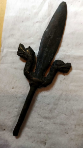 Koleksi naga kembar bahan kuningan