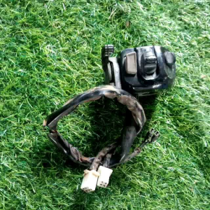 สวิทช์แฮนด์ ซ้าย+ขวา Fino เกย์แยก แท้ถอดรถมือสอง ตำหนิฝาหลังด้านขวาหาย กรุณาอ่านก่อนกดสั่งซื้อนะครับ