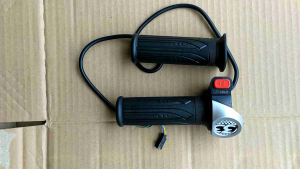 Tay ga xe điện 133S ( 1 đôi 2 bên trái phải )