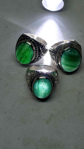 Cincin Batu Giok Adventurin Dimensi 10-14 mm