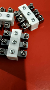 Keramik Terminal Blok 3P 30A 3 cabang