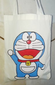 TAS BAHU wanita / Tote bag Doraemon tas belanja karakter Doraemon JN011\\n\\n Apa Itu Tas Bahu Wanita Doraemon JN011?\\n\\nTas bahu wanita Doraemon JN011 adalah tas belanja karakter Doraemon yang dirancang dengan desain lucu dan menarik. Tas ini cocok digunakan sebagai tas bahu wanita atau tote bag. Desain tas ini sangat sesuai bagi Anda yang suka mengoleksi barang-barang bertema Doraemon.\\n\\n Spesifikasi Produk\\n\\nBerikut adalah spesifikasi produk tas bahu wanita Doraemon JN011:\\n\\n- Material: Bahan katun\\n- Ukuran: Panjang 35 cm x Lebar 20 cm x Tinggi 30 cm\\n- Warna: Abu-abu dengan gambar karakter Doraemon\\n- Kapasitas: 1 kompartemen utama\\n- Fitur: Tali bahu dapat dilepas\\n\\n Keunggulan Tas Bahu Wanita Doraemon JN011\\n\\nBerikut adalah beberapa keunggulan tas bahu wanita Doraemon JN011:\\n\\n- Desain lucu dan menarik\\n- Terbuat dari bahan katun yang nyaman\\n- Kapasitas cukup besar untuk menampung barang-barang Anda\\n- Tali bahu dapat dilepas\\n\\n Mengapa Memilih Tas Bahan Katun Nyaman?\\n\\nTas bahan katun merupakan pilihan yang tepat untuk Anda yang mencari tas yang nyaman digunakan sehari-hari. Berikut adalah beberapa alasan mengapa Anda harus memilih tas bahan katun:\\n\\n- Lembut dan nyaman ketika digunakan\\n- Tidak mudah kusut\\n- Mudah dibersihkan dan tidak mudah rusak\\n\\n Kelebihan Tas Bahan Katun\\n\\nBerikut adalah beberapa kelebihan tas bahan katun:\\n\\n- Lembut dan nyaman ketika digunakan\\n- Tidak mudah kusut\\n- Mudah dibersihkan dan tidak mudah rusak\\n- Cocok untuk segala cuaca\\n\\n Cara Merawat Tas Bahan Katun\\n\\nBerikut adalah beberapa tips merawat tas bahan katun:\\n\\n- Jangan mencuci tas dengan mesin cuci\\n- Jangan menjemur tas di bawah sinar matahari langsung\\n- Jangan menggunakan pembersih yang mengandung alkohol atau bahan kimia lainnya\\n\\n Tips Memilih Tas Wanita Berkualitas Tinggi\\n\\nBerikut adalah beberapa tips memilih tas wanita berkualitas tinggi:\\n\\n- Pilih tas dengan bahan yang berkualitas\\n- Perhatikan desain dan model tas\\n- Pilih tas dengan ukuran yang sesuai dengan kebutuhan Anda\\n\\n Ciri-Ciri Tas Wanita Berkualitas Tinggi\\n\\nBerikut adalah beberapa ciri-ciri tas wanita berkualitas tinggi:\\n\\n- Terbuat dari bahan yang berkualitas\\n- Desain dan model tas yang menarik\\n- Ukuran tas yang sesuai dengan kebutuhan Anda\\n\\n Cara Memilih Tas Wanita Berkualitas Tinggi\\n\\nBerikut adalah beberapa cara memilih tas wanita berkualitas tinggi:\\n\\n- Perhatikan bahan tas\\n- Cek desain dan model tas\\n- Perhatikan ukuran tas\\n\\n Kesimpulan\\n\\nTas bahu wanita Doraemon JN011 adalah tas belanja karakter Doraemon yang dirancang dengan desain lucu dan menarik. Tas ini terbuat dari bahan katun yang nyaman digunakan sehari-hari. Dengan memilih tas bahan katun, Anda akan mendapatkan tas yang nyaman dan tahan lama. Selain itu, Anda juga harus memperhatikan beberapa tips memilih tas wanita berkualitas tinggi agar mendapatkan tas yang sesuai dengan kebutuhan Anda.\n}