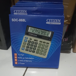 Kalkulator 12 Digit SDC 868 L: Tahan Lama & Tahan Air\\n\\n Keunggulan Kalkulator 12 Digit SDC 868 L\\n\\n Desain Ergonomis\\n\\nKalkulator 12 Digit SDC 868 L hadir dengan desain ergonomis yang memudahkan penggunaannya. Desain ini memastikan bahwa kalkulator ini nyaman digunakan oleh siapa saja, baik profesional maupun pemula. Selain itu, desain ergonomis juga membuat kalkulator ini mudah dibawa ke mana-mana.\\n\\n Kalkulator untuk Kebutuhan Sehari-Hari\\n\\nKalkulator 12 Digit SDC 868 L adalah alat yang ideal untuk berbagai perhitungan sehari-hari. Dengan kemampuan menghitung angka hingga 12 digit, kalkulator ini dapat membantu Anda menyelesaikan perhitungan matematika, akuntansi, dan statistik dengan mudah dan akurat.\\n\\n Tahan Lama & Tahan Air\\n\\nKalkulator 12 Digit SDC 868 L dirancang untuk tahan lama dan tahan air. Ini menjadikannya sebagai pilihan yang ideal untuk digunakan di berbagai lingkungan, termasuk di luar ruangan atau di tempat kerja yang lembab.\\n\\n Bagaimana Menggunakan Kalkulator 12 Digit SDC 868 L?\\n\\n Langkah-langkah Penggunaan\\n\\nBerikut adalah langkah-langkah penggunaan kalkulator 12 Digit SDC 868 L:\\n\\n1. Hubungkan kalkulator ke sumber daya baterai.\\n2. Tekan tombol 'ON' untuk menyalakan kalkulator.\\n3. Masukkan angka yang ingin Anda hitung.\\n4. Tekan tombol operasi yang sesuai untuk melakukan perhitungan.\\n5. Tekan tombol 'OFF' untuk mematikan kalkulator.\\n\\n Tips dan Trik\\n\\nBerikut adalah beberapa tips dan trik yang dapat membantu Anda menggunakan kalkulator 12 Digit SDC 868 L dengan lebih efektif:\\n\\n* Gunakan tombol 'CE' untuk menghapus angka yang salah atau tidak diinginkan.\\n* Gunakan tombol 'C' untuk menghapus semua angka yang ada di layar.\\n* Gunakan tombol 'MC' untuk menghapus semua angka yang ada di memori.\\n\\n Spesifikasi Teknis Kalkulator 12 Digit SDC 868 L\\n\\n Dimensi dan Berat\\n\\nKalkulator 12 Digit SDC 868 L memiliki dimensi 15 x 8 x 2 cm dan berat 150 gram. Ukuran dan berat ini membuat kalkulator ini mudah dibawa ke mana-mana.\\n\\n Layar dan Tombol\\n\\nLayar kalkulator 12 Digit SDC 868 L memiliki resolusi 128 x 64 piksel dan ukuran 3,5 inci. Tombol-tombol di kalkulator ini dirancang ergonomis dan mudah ditekan.\\n\\n Daya Tahan Baterai\\n\\nKalkulator 12 Digit SDC 868 L dilengkapi dengan baterai AA yang dapat bertahan hingga 1000 jam penggunaan.\\n\\n Kelebihan dan Kekurangan Kalkulator 12 Digit SDC 868 L\\n\\n Kelebihan\\n\\nBerikut adalah beberapa kelebihan kalkulator 12 Digit SDC 868 L:\\n\\n* Desain ergonomis yang nyaman digunakan\\n* Tahan lama dan tahan air\\n* Spesifikasi teknis yang kuat\\n\\n Kekurangan\\n\\nBerikut adalah beberapa kekurangan kalkulator 12 Digit SDC 868 L:\\n\\n* Harga yang lebih mahal dibandingkan dengan kalkulator lainnya\\n* Ukuran layar yang lebih kecil dibandingkan dengan kalkulator lainnya\n}