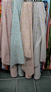 ผ้าเมตร ลายดอก ดอกไม้เล็ก วินเทจ จัดชิ้นยาวได้ มินิมอล ผ้าคอตตอลผสม ถ่ายพร็อพ ฉาก ผ้าปู ปูโต๊ะ ม่าน อเนกประสงค์ กว้าง 110-115 cm