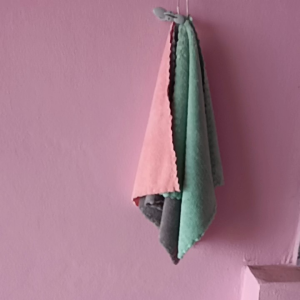 ผ้าขนแกะ นุ่มเบา ขนาด 30x30cm ซับน้ำได้ดี ล้างออกง่ายแห้งเร็ว ใช้พกพา หรือใช้งานในบ้านในรถ เช็ดสิ่งของต่างๆ เช็ดรถ เช็ดโต๊ะเตียง ภาชนะในครัว ใช้งานได้อเนกประสงค์ มีหลายสีให้เลือก