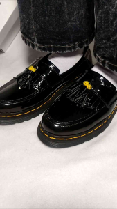 Sepatu loafers emoji smile kasual formal