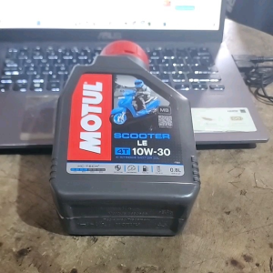 Oli Motul Scooter LE 10W/30 0.8L