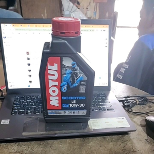 Motul Scooter LE Sae 10/30 HC Tech 4T 1 Liter Motul Matic (Dijamin Asli)