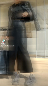 Rok Kulit Panjang & Rok Span Kulit: Pilihan Modis dan Elegan