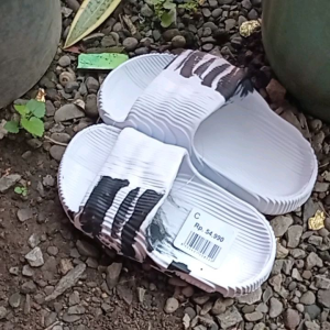 SANDAL ANAK ANAK & REMAJA SLIP ON TERLARIS//SANDAL SLOP ANAK LAKI MOTIF LORENG PUTIH TERBARU