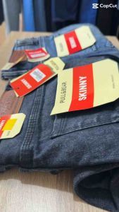 CELANA PANJANG JEANS PRIA SNOW BLACK BLUE GREY PREMIUM TERBARU BAHAN MELAR - Model Size: M, Tinggi: 182cm, Berat: 78kg, Desain Belakang dan Samping yang Menarik