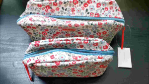 DaVee | Floral print Makeup Bag waterproof canvas Storage bag Large capacity Portable Zipper Toiletry bag