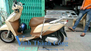 Baga chở hàng cho xe Lead ( Honda ) có nắp mở yên xe.