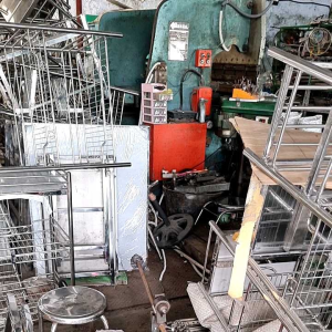 Bàn inox kích thước 50cm x 80cm cao 50cm và 75cm  chân xếp lại gọn .