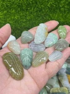缅甸A货翡翠【微瑕疵 小花件，小 吊坠 送绳子】Myanmar Type A Jadeite Jade Minor Defect Pendant，With Rope String