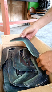 sabit multifungsi arit serabutan bahan asli baja per sepuhan anti mleyot sangat cocok buat potong potong dahan dan ranting.juga bisa buat potong potong bambu atau buat bersih bersih kebun. membuat kebun jadi lebih bersih