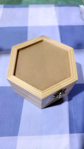 Kotak Cincin Kayu Akrilik Jati Belanda Hexagonal