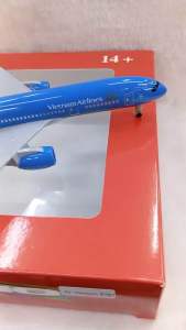 Vietnam Airlines Boeing 787 Diecast Aircraft Model with StanLanding Gear - Blue and White Design