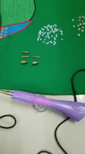 Bút nhiệt dùng dán hạt đá và cây bút sáp để lấy xếp hạt đá