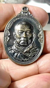 B1189เหรียญครูบาจิณณะ สุจิณโณ วัดศรีจอมเรือง จังหวัดพะเยา รุ่นพิเศษ เนื้อทองเเดงรมดำ