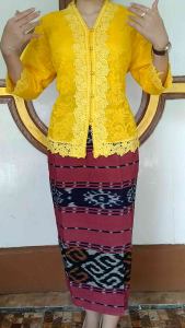 Atasan blus kebaya lengan 3/4 brokat kancing depan hidup busui lapis furing putih hitam merah fanta