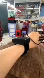 1 đèn led đeo ngón tay nhỏ gọn ánh sáng gom ko tim đencổng sạc tybe-c ngành ráy tai