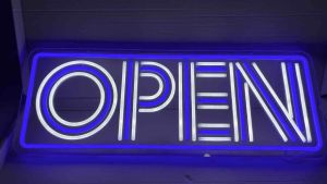 ป้ายไฟ ป้ายไฟร้าน ป้ายไฟตัวอักษร ป้ายไฟวิ่ง ป้ายไฟนีออน ป้ายไฟled ป้ายไฟOpen รุ่นไฟ3เส้น ฟ้า+ขาว 1590บาท