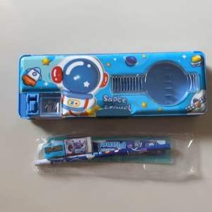 Tempat Pensil Magnet Astronot Set Tulis Plus Peruncing Baby Three KT 6617
