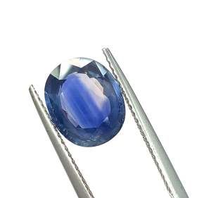 พลอย ไพลิน เเท้. พร้อมใบเซอร์. Natural Blue Sapphire. 3.47 การัต (Cts.) พลอยแท้. Certificate Available.