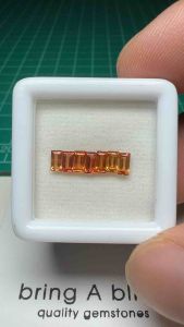 พลอยส้ม (orange sapphire) 1.49 ct ขนาด 4.2 x 2.3 มม. จำนวน 7เม็ด เผ่าbe พลอยธรรมชาติ  พลอยสีสวย ใสสะอาด เหลี่ยมบาเก็ต