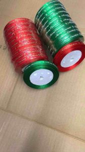 Ruy băng lụa cuộn dài 22m bản rộng 1cm chữ Merry Christmas có 2 màu xanh và đỏ