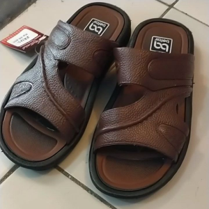 sendal selop pria dewasa terbaru berbahan karet elastis lentur empuk aman dan nyaman dipakai