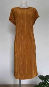 ชุดเดรสคอกลมผ้าพลีสบางเบาใส่สบายซักเครื่องไม่ต้องรีด