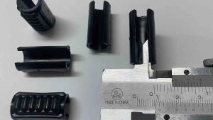 น้ำพลาสติกขาเปล 1ซม ปลอกสวม 4 ตัว แผ่นรองขาเก้าอี้ รูปตัว U กันลื่น จูกขาเก้าอี้ แบบสวม จูกขาเก้าอี้พับ