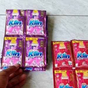 Soklin Liquid Sabun Cair 1 Renceng Isi 12: Sabun Cair Multi-Kegunaan