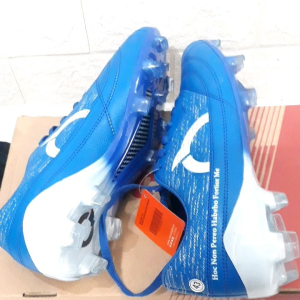 sepatu bola ortuseight bagus nyaman dipakai / sepatu sepak bolah lapangan besar bagus dan nyaman
