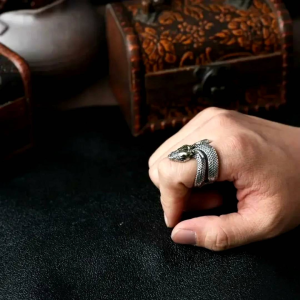 Cincin Elegan Desain Ular Naga Tanduk Kuning Spiral (Adjustable)